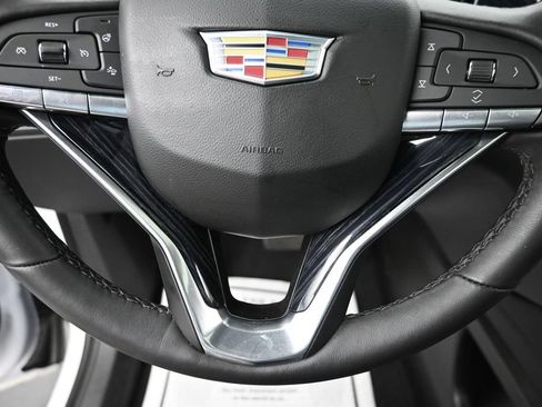 Used 2024 Cadillac XT6 Premium Luxury w/ Technology Package AWD/4WD image 19