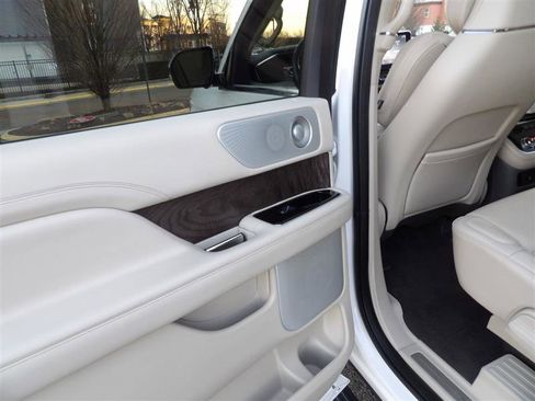 Used 2019 Lincoln Navigator L Reserve image 27