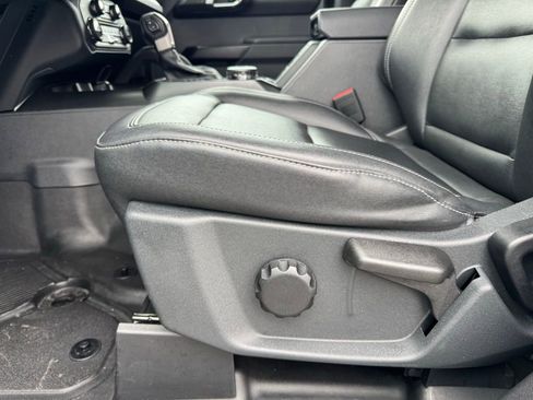 Used 2025 Ford Bronco Badlands image 6