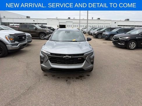Used 2024 Chevrolet Trax RS w/ Driver Confidence Package FWD image 3