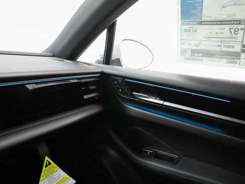 New 2026 Porsche Macan Electric RWD image 30
