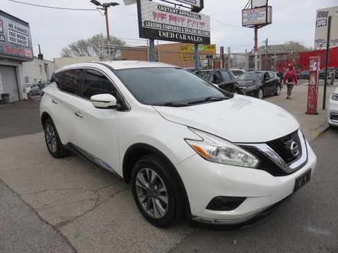 Used 2017 Nissan Murano S image 3