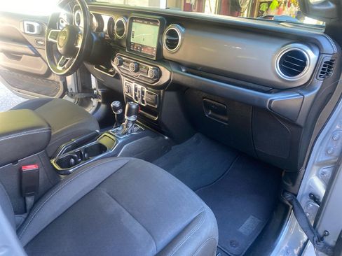 Used 2022 Jeep Wrangler Unlimited Sahara AWD/4WD image 23