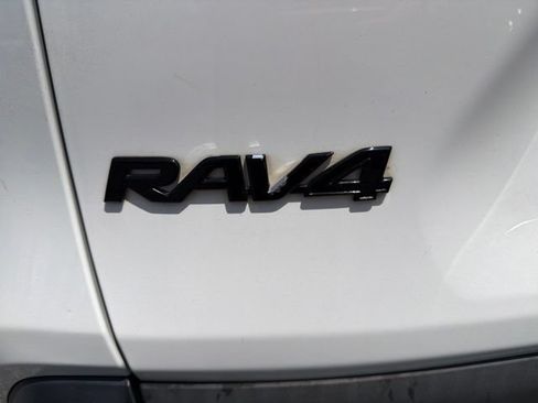 Used 2021 Toyota RAV4 XLE AWD/4WD image 9