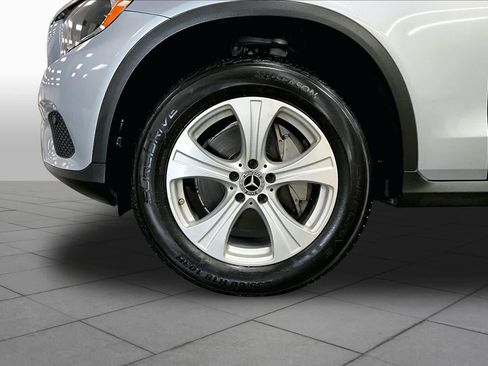 Used 2018 Mercedes-Benz GLC 300 4MATIC image 11