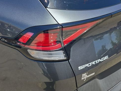 Used 2023 Kia Sportage LX FWD image 33