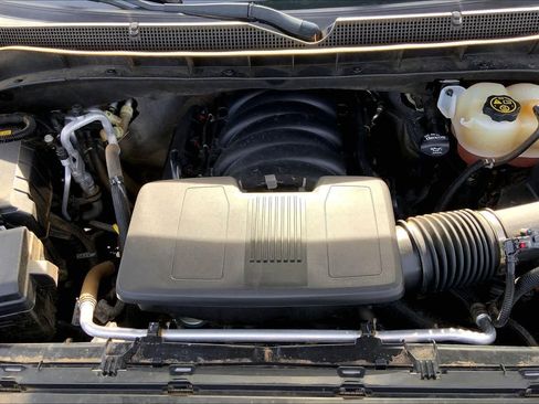 Used 2023 Chevrolet Tahoe Z71 w/ Luxury Package image 32