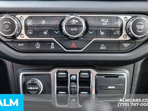 Used 2025 Jeep Wrangler Unlimited Sahara AWD/4WD image 39