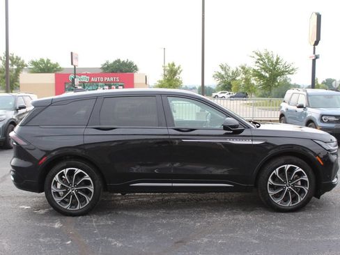 Used 2024 Lincoln Nautilus Reserve w/ Equipment Group 203A AWD/4WD image 7