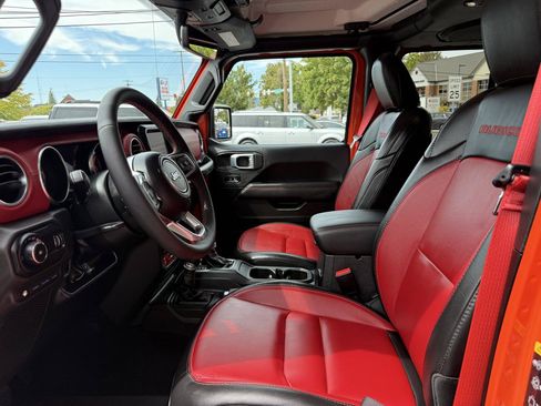 Used 2023 Jeep Wrangler Unlimited Rubicon 4xe AWD/4WD image 13