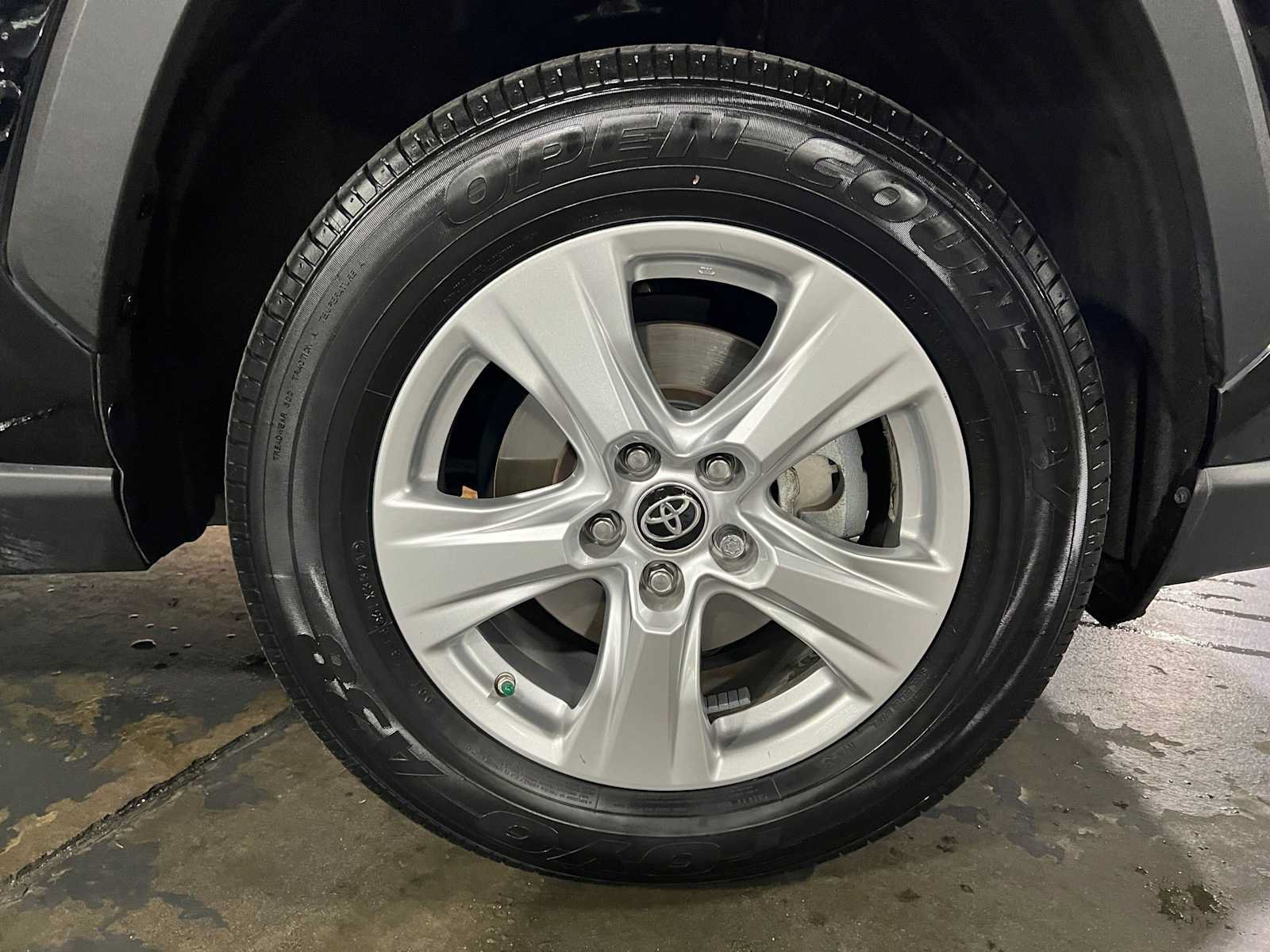Used 2021 Toyota RAV4 LE AWD/4WD image 9