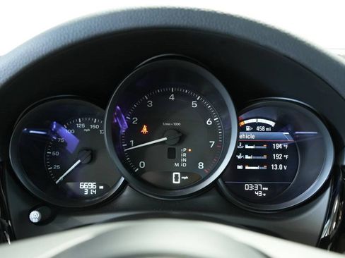 Used 2025 Porsche Macan image 14