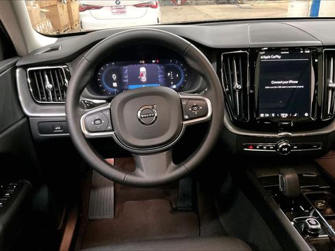 Used 2025 Volvo XC60 B5 Core w/ Protection Package Premier image 8