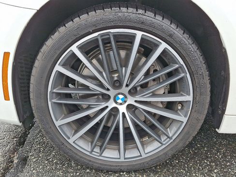 Used 2023 BMW 540i xDrive w/ Premium Package image 9