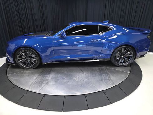 Used 2019 Chevrolet Camaro ZL1 RWD image 8