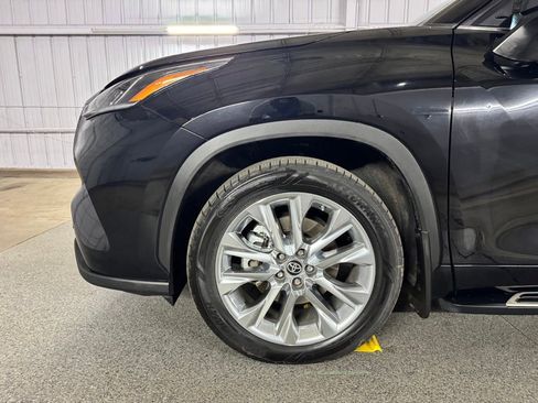 Used 2020 Toyota Highlander Limited AWD/4WD image 18