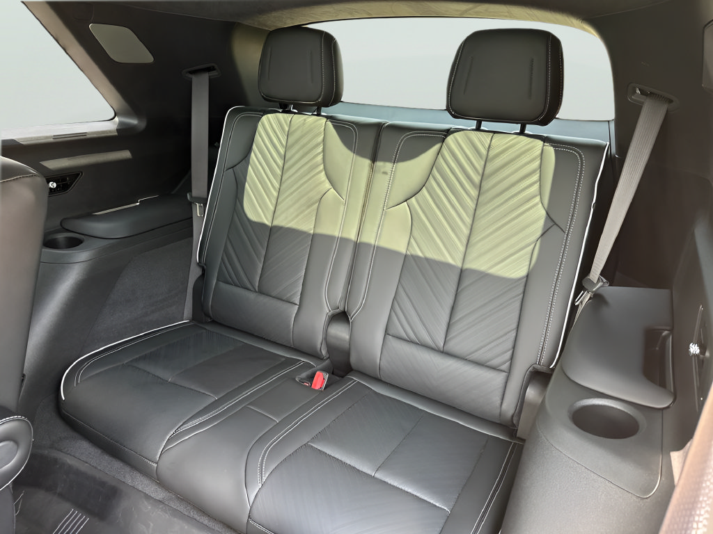 Used 2026 Cadillac Vistiq Sport w/ LPO, Floor Liner Package AWD/4WD image 37