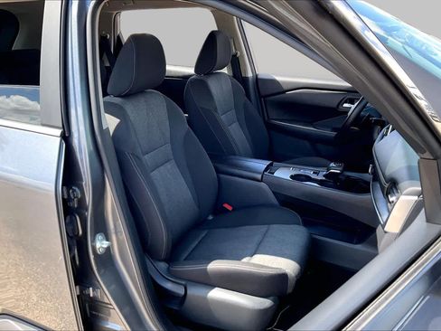 Used 2025 Nissan Rogue SV FWD image 9