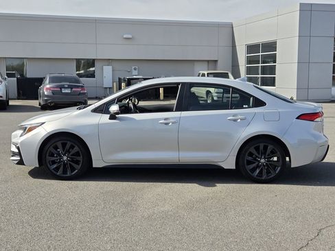 Used 2024 Toyota Corolla SE image 2