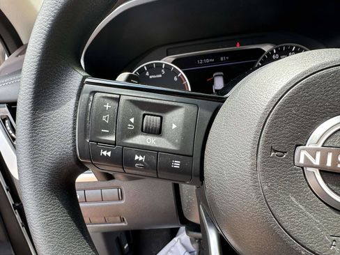 Used 2022 Nissan Rogue SV AWD/4WD image 32