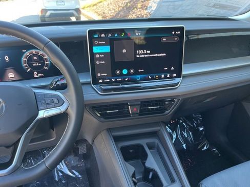 New 2025 Volkswagen Tiguan SE image 21