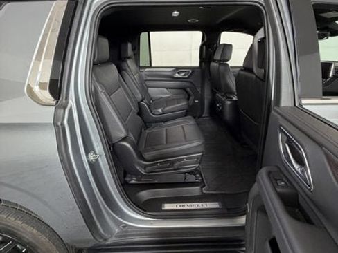 Used 2024 Chevrolet Suburban LT w/ Luxury Package RWD image 6