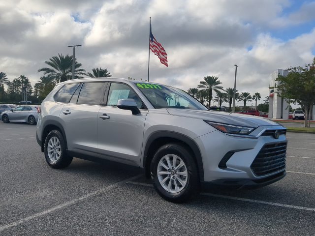 Certified 2025 Toyota Grand Highlander FWD image 2