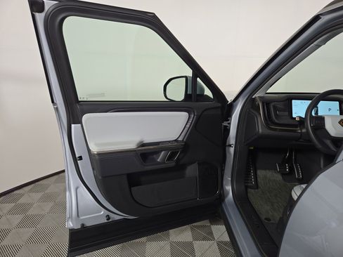 Used 2024 Rivian R1S Adventure AWD/4WD image 16