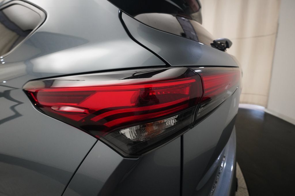 Used 2020 Toyota Highlander XLE FWD image 33