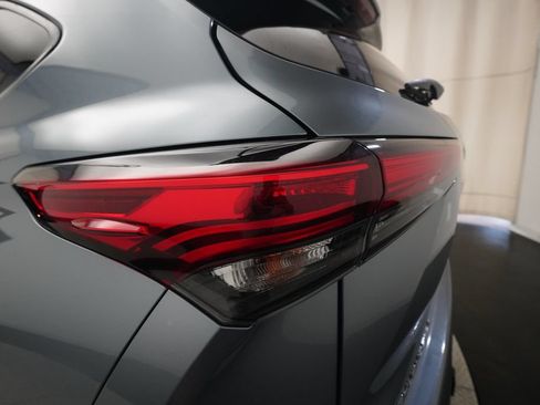 Used 2020 Toyota Highlander XLE FWD image 33