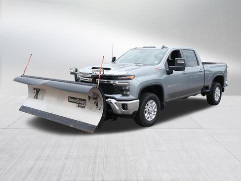 Used 2024 Chevrolet Silverado 3500 LT w/ Convenience Package AWD/4WD image 3