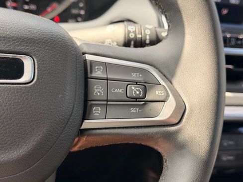 Used 2025 Jeep Compass Limited AWD/4WD image 15