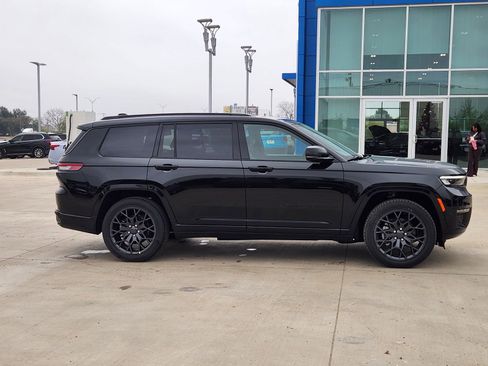 New 2025 Jeep Grand Cherokee L Summit w/ Obsidian Package image 7