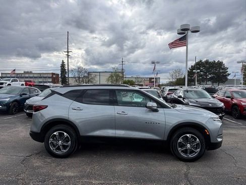 Certified 2025 Chevrolet Blazer LT FWD image 4