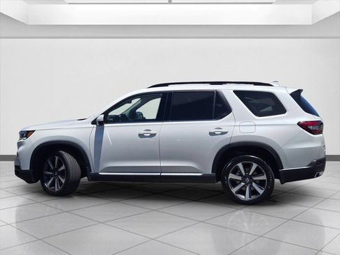 Certified 2025 Honda Pilot Touring image 8
