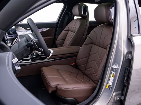 New 2026 BMW i7 xDrive60 AWD/4WD image 17