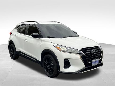 Used 2024 Nissan Kicks SR w/ SR Premium Package FWD image 1