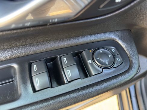 Used 2023 GMC Terrain SLE w/ Driver Convenience Package image 12