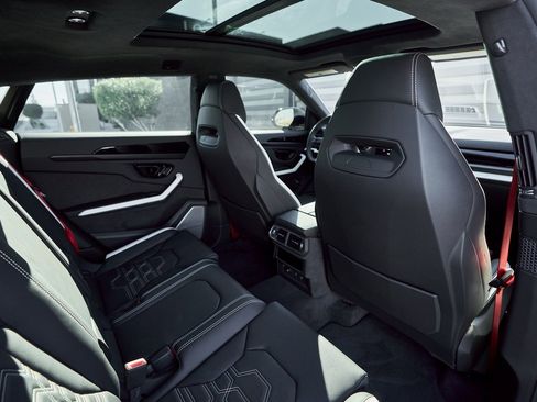 Used 2025 Lamborghini Urus SE image 38