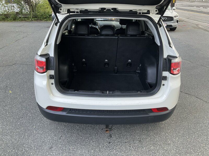 Used 2018 Jeep Compass Latitude AWD/4WD image 12