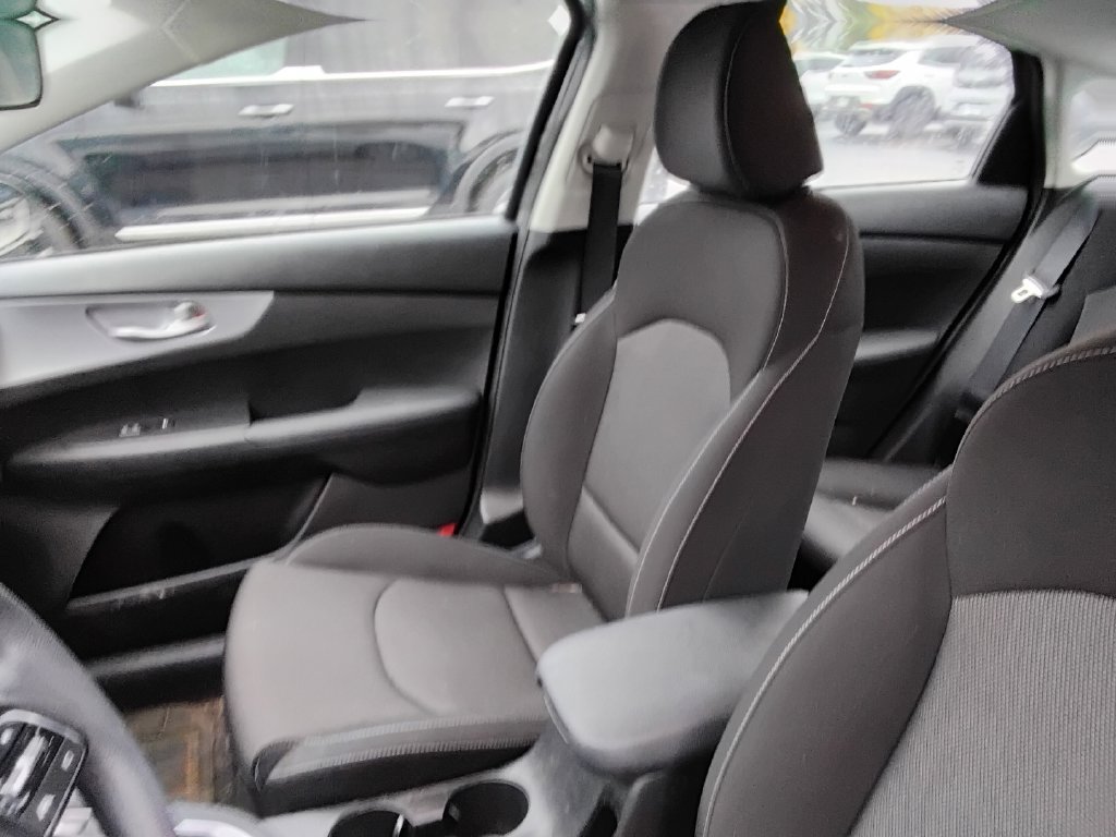 Used 2022 Kia Forte LXS FWD image 9