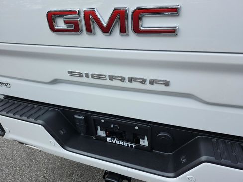 Certified 2025 GMC Sierra 1500 AT4 w/ AT4 Premium Package image 5