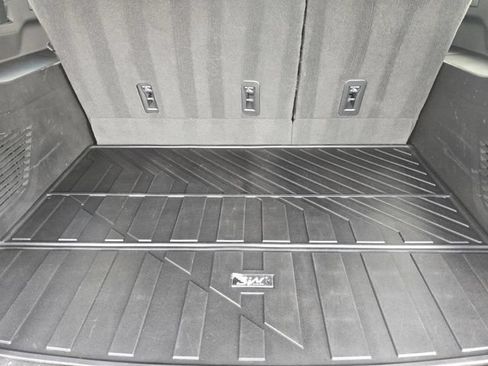 Used 2023 Chevrolet Suburban High Country AWD/4WD image 29