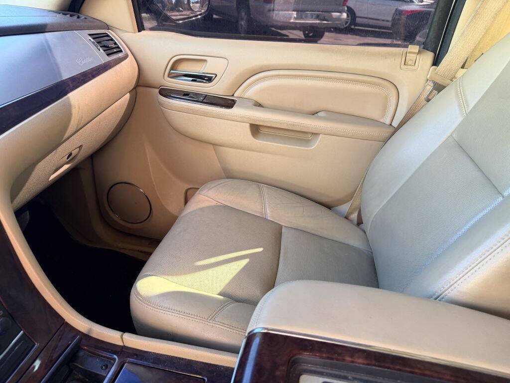 Used 2014 Cadillac Escalade Luxury RWD image 15