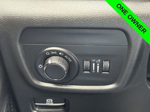 Used 2023 Jeep Grand Cherokee L Laredo image 11