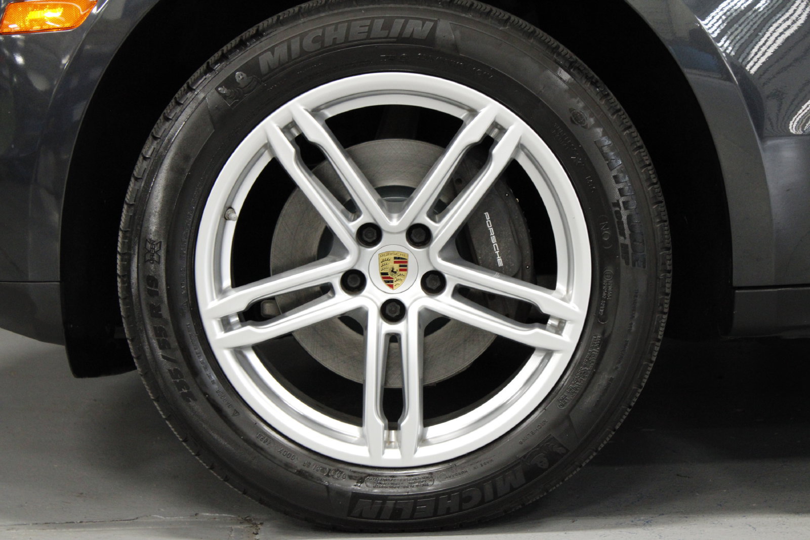 Used 2018 Porsche Macan AWD/4WD image 11