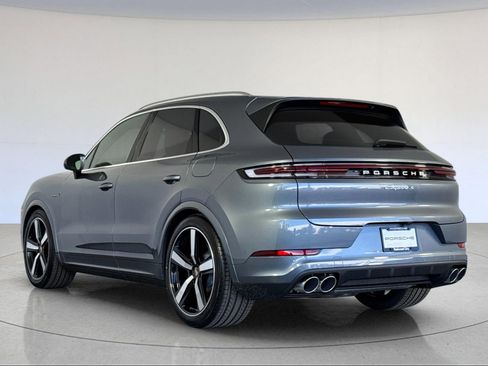 New 2026 Porsche Cayenne S image 3