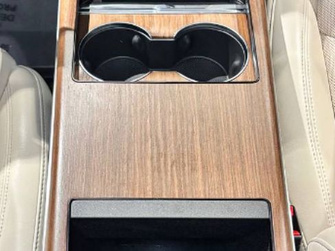 Used 2024 Tesla Model S image 37