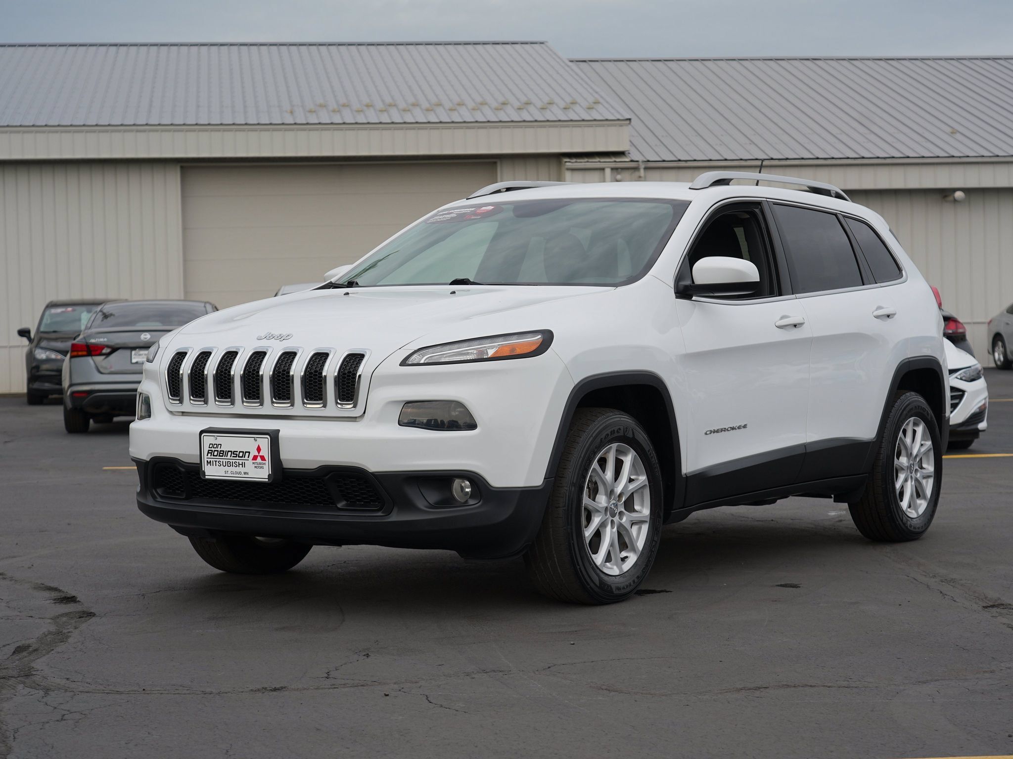 Used 2018 Jeep Cherokee Latitude w/ Safety Group AWD/4WD image 8