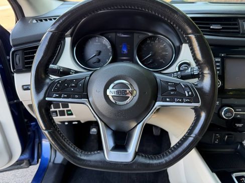 Used 2018 Nissan Rogue Sport SV w/ SV Technology Package AWD/4WD image 18